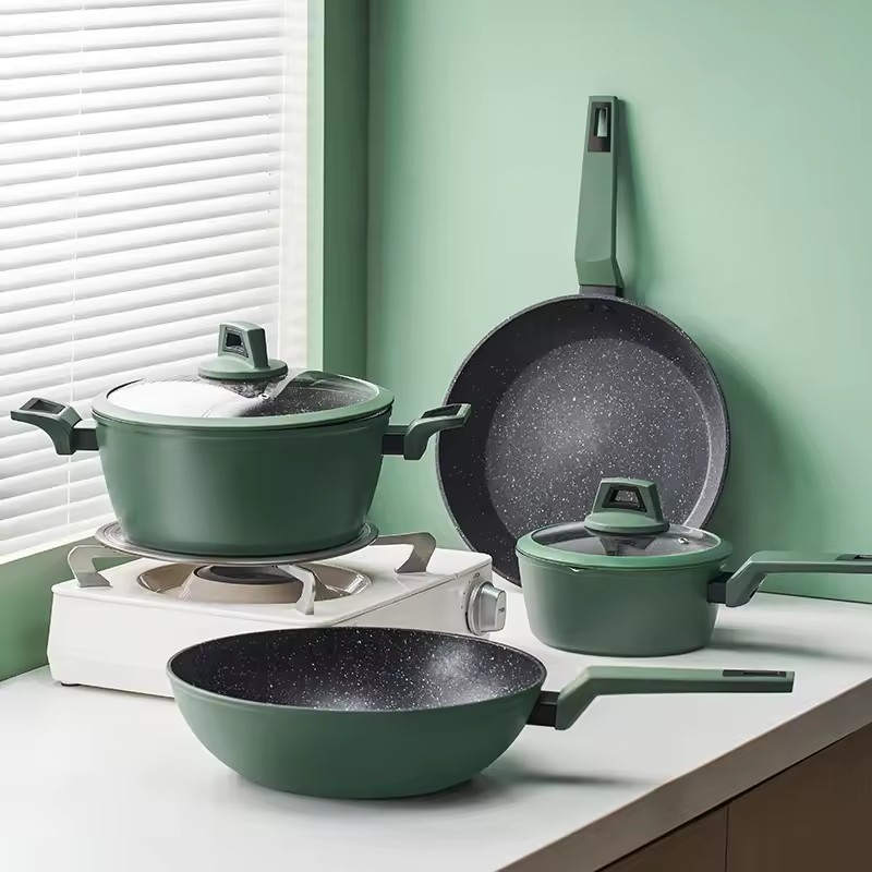 Räätälöidyt keittoastiaset alumiinikeraamiset keittolevyt paistinpannulla